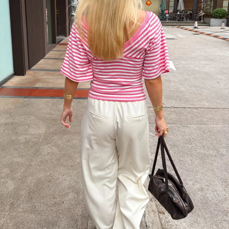 Raya - Camiseta Crop Y2K a Rayas con Escote en V — Estilo Coquette Verano 2026