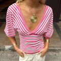 Raya - Camiseta Crop Y2K a Rayas con Escote en V — Estilo Coquette Verano 2026